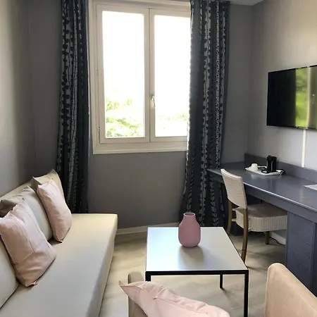 Hotel Thegonnec 3*